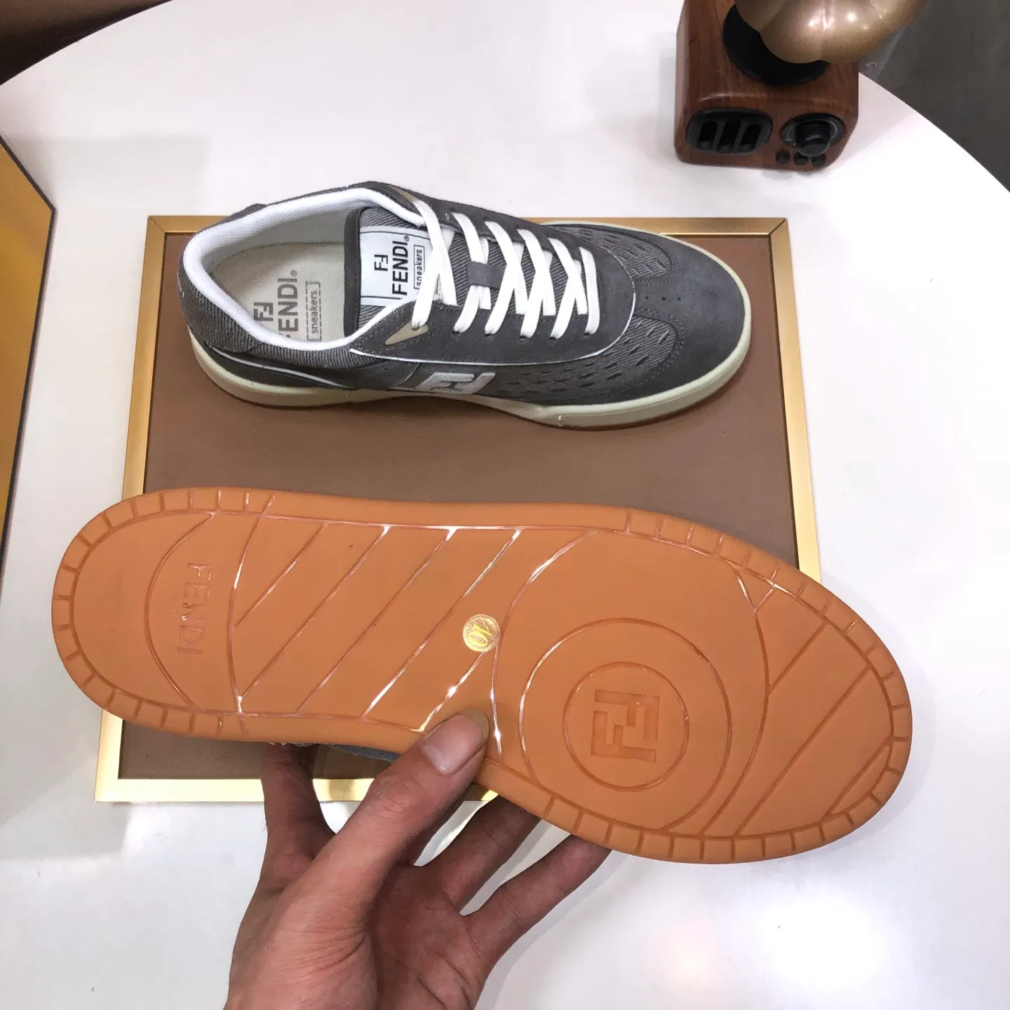 Men's men's shoes 💰600💰 Fendi 2023 latest couple model 🔥 Many 💑 stars have the same style FD match Original one-to-one replica Designer Kim Jones's first sneaker fendi match and Donkey brand Trainer basketball sneakers Material: Original silk leather Lining: Breathable mesh Packaging: Original 1:1 matching high-end packaging Size: Female 35-40 Male 38-44 (45 46. Custom-made (no return or exchange)